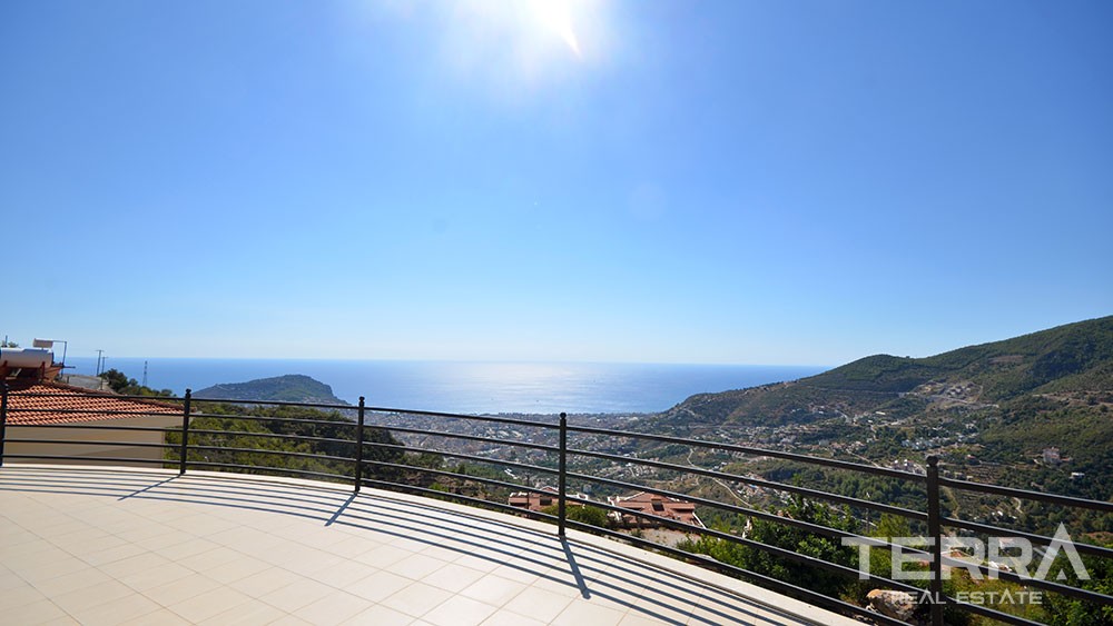 Seaview villa for sale in Alanya City with swimming pool - 10358