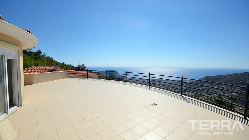 Seaview villa for sale in Alanya City with swimming pool - 10359