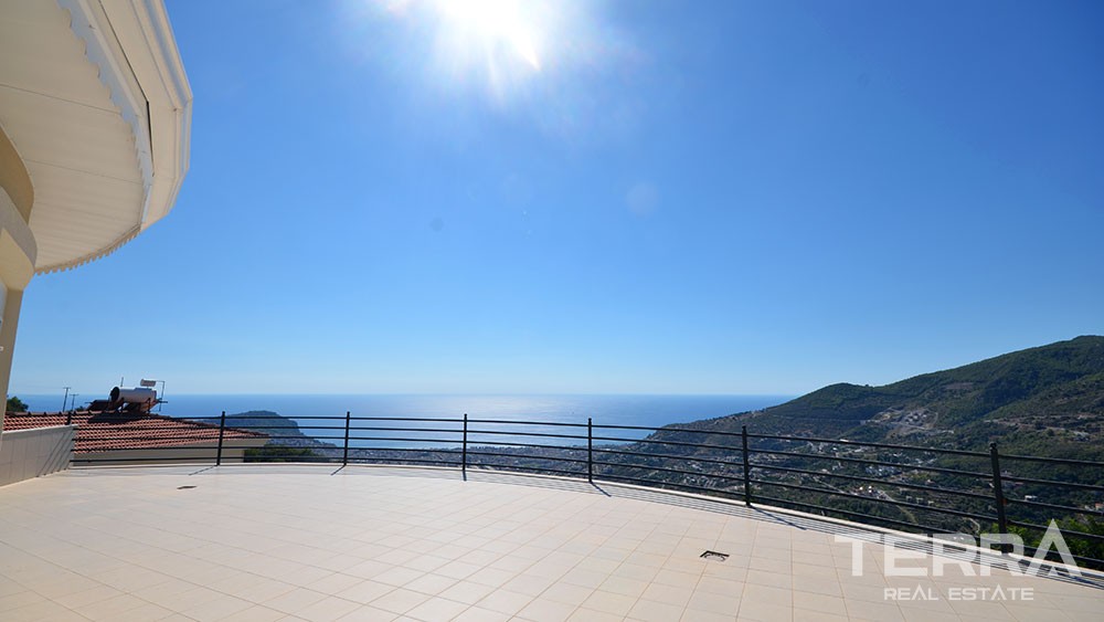 Seaview villa for sale in Alanya City with swimming pool - 10360