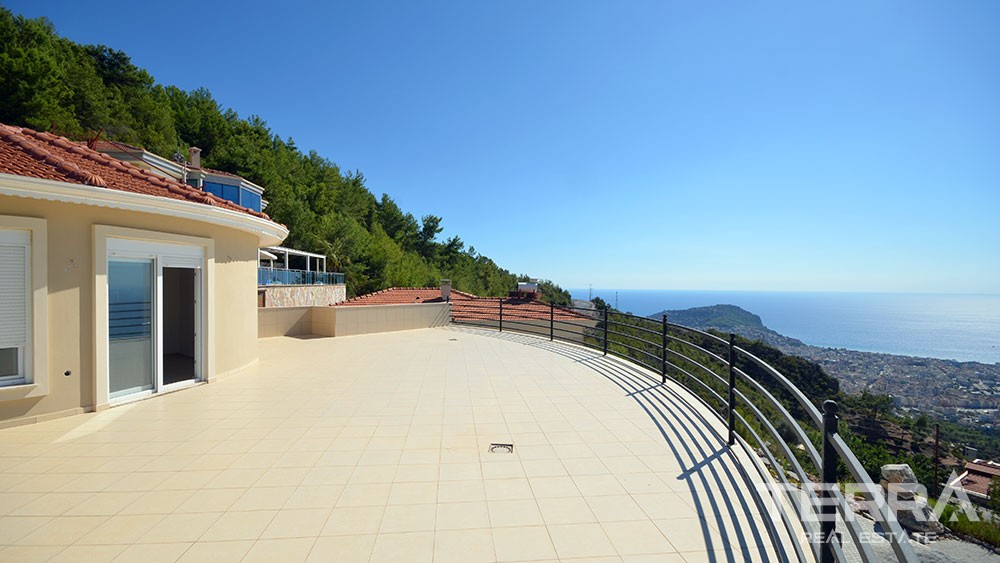 Seaview villa for sale in Alanya City with swimming pool - 10361