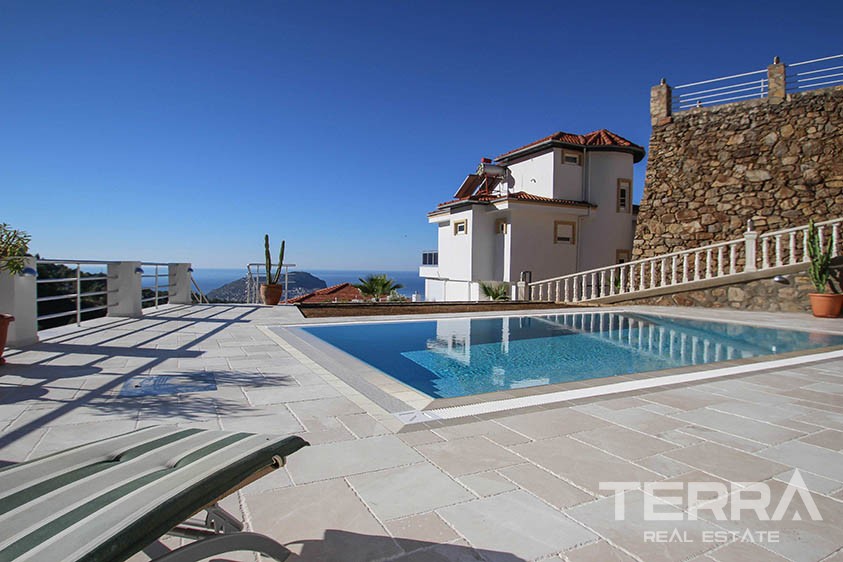 Atemberaubende Villa mit endlosem Blick auf das Mittelmeer und Alanya - 10801