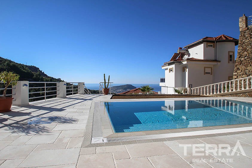 Atemberaubende Villa mit endlosem Blick auf das Mittelmeer und Alanya - 10802