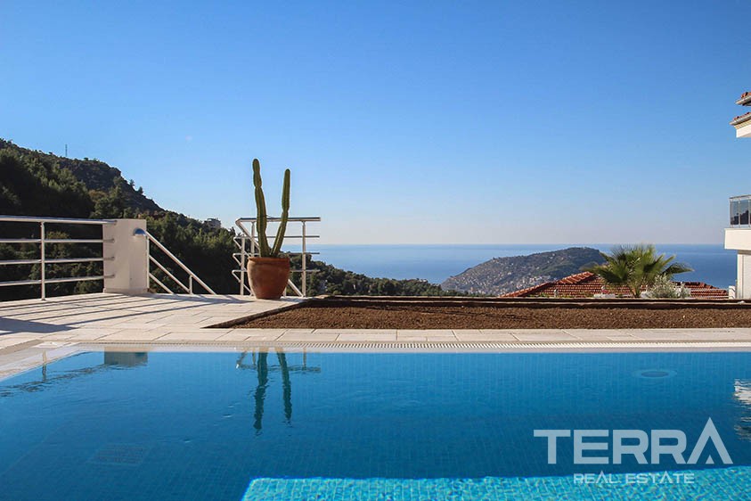 Atemberaubende Villa mit endlosem Blick auf das Mittelmeer und Alanya - 10803