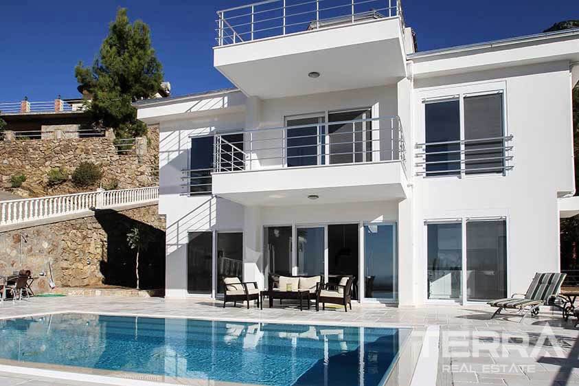 Alanya Bektaş'ta Muhteşem Deniz Manzaralı Satılık Lüks Villa