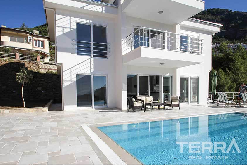 Atemberaubende Villa mit endlosem Blick auf das Mittelmeer und Alanya - 10808