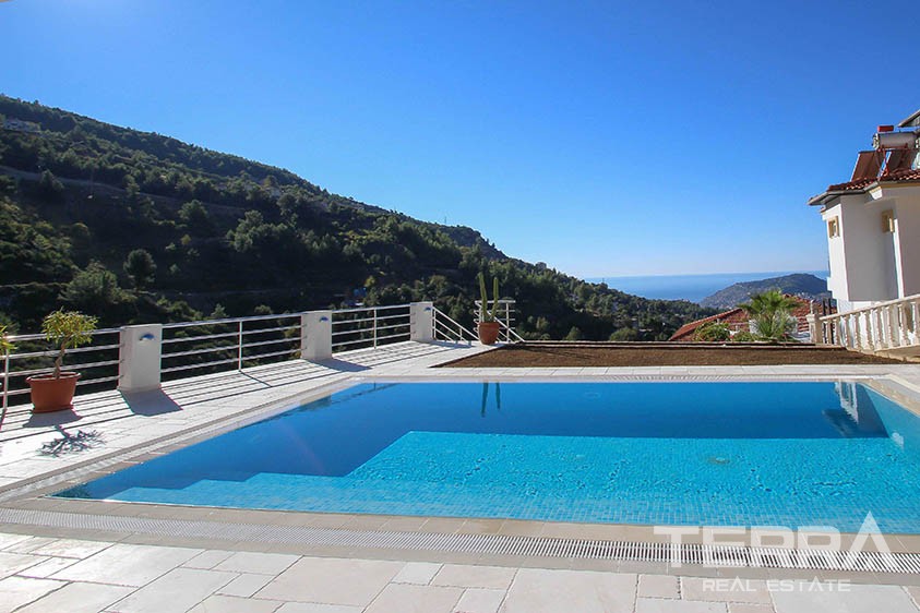Atemberaubende Villa mit endlosem Blick auf das Mittelmeer und Alanya - 10809