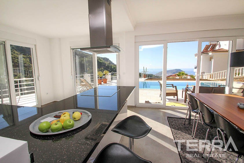 Atemberaubende Villa mit endlosem Blick auf das Mittelmeer und Alanya - 10817