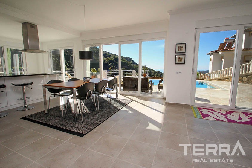 Atemberaubende Villa mit endlosem Blick auf das Mittelmeer und Alanya - 10818