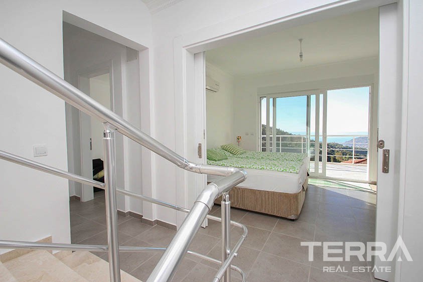 Atemberaubende Villa mit endlosem Blick auf das Mittelmeer und Alanya - 10819