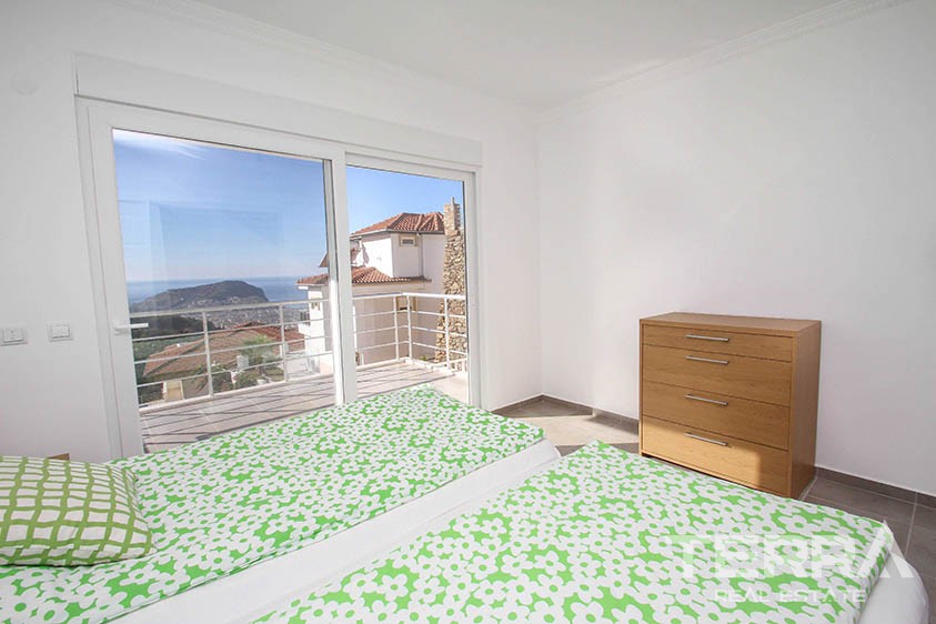 Atemberaubende Villa mit endlosem Blick auf das Mittelmeer und Alanya - 10820