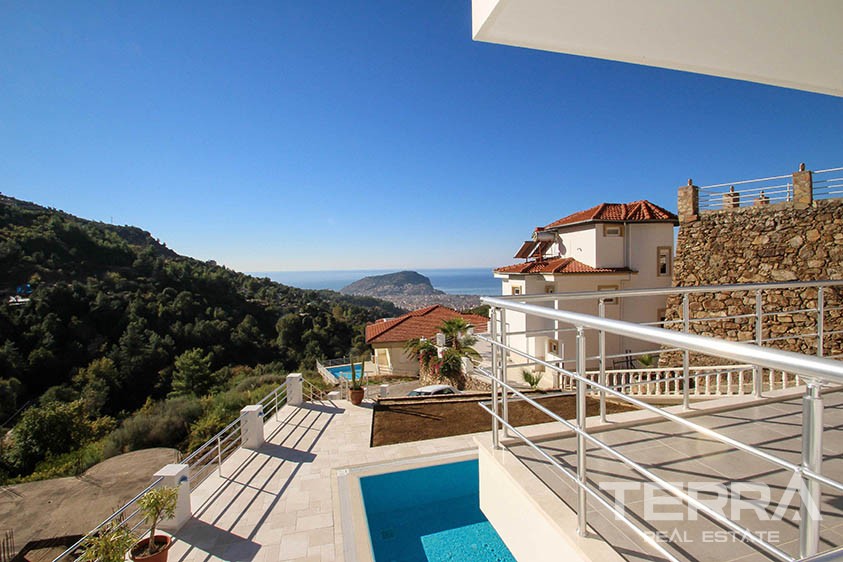 Atemberaubende Villa mit endlosem Blick auf das Mittelmeer und Alanya - 10828
