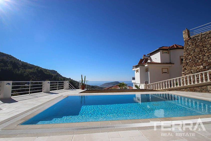 Atemberaubende Villa mit endlosem Blick auf das Mittelmeer und Alanya - 10830
