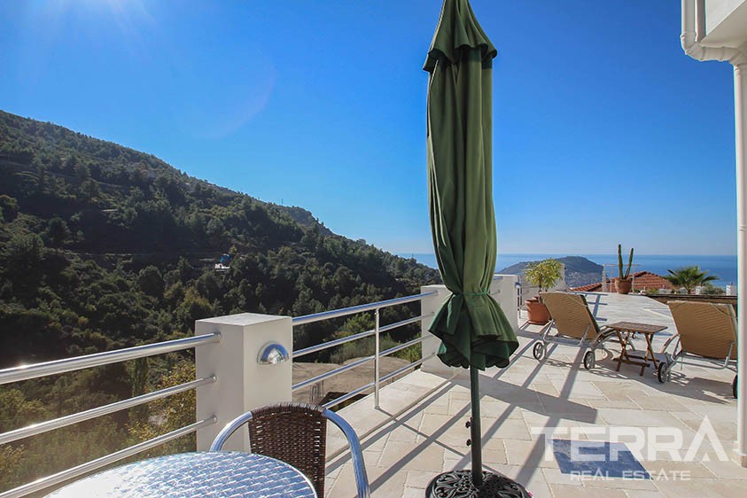 Atemberaubende Villa mit endlosem Blick auf das Mittelmeer und Alanya - 10837