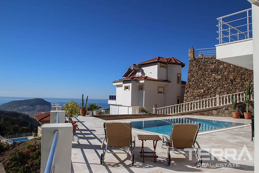 Atemberaubende Villa mit endlosem Blick auf das Mittelmeer und Alanya - 10838