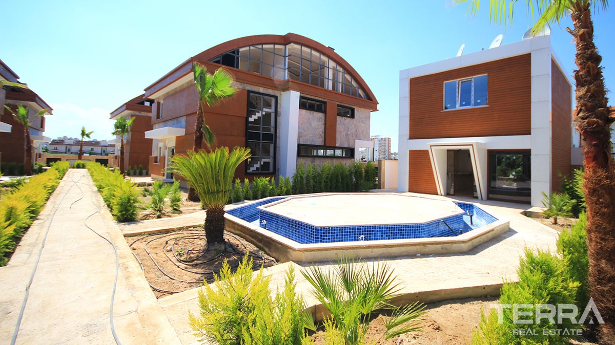 Detached villas with private pool for sale in Antalya Lara - 10972