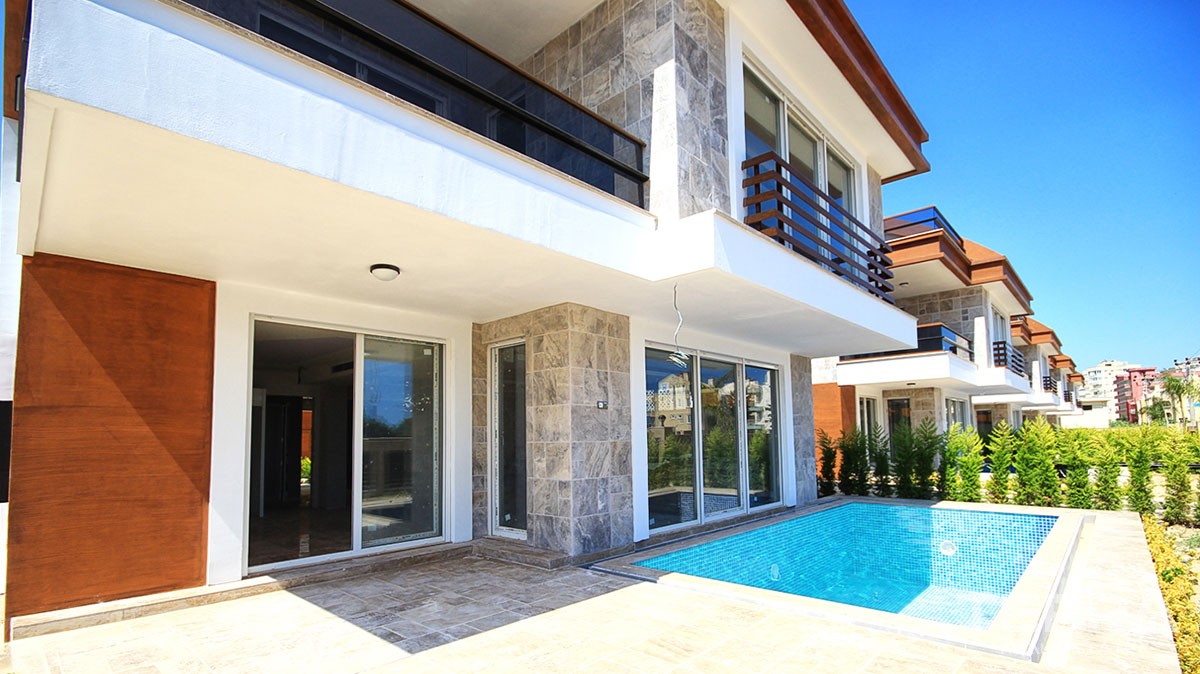 Detached villas with private pool for sale in Antalya Lara - 10979