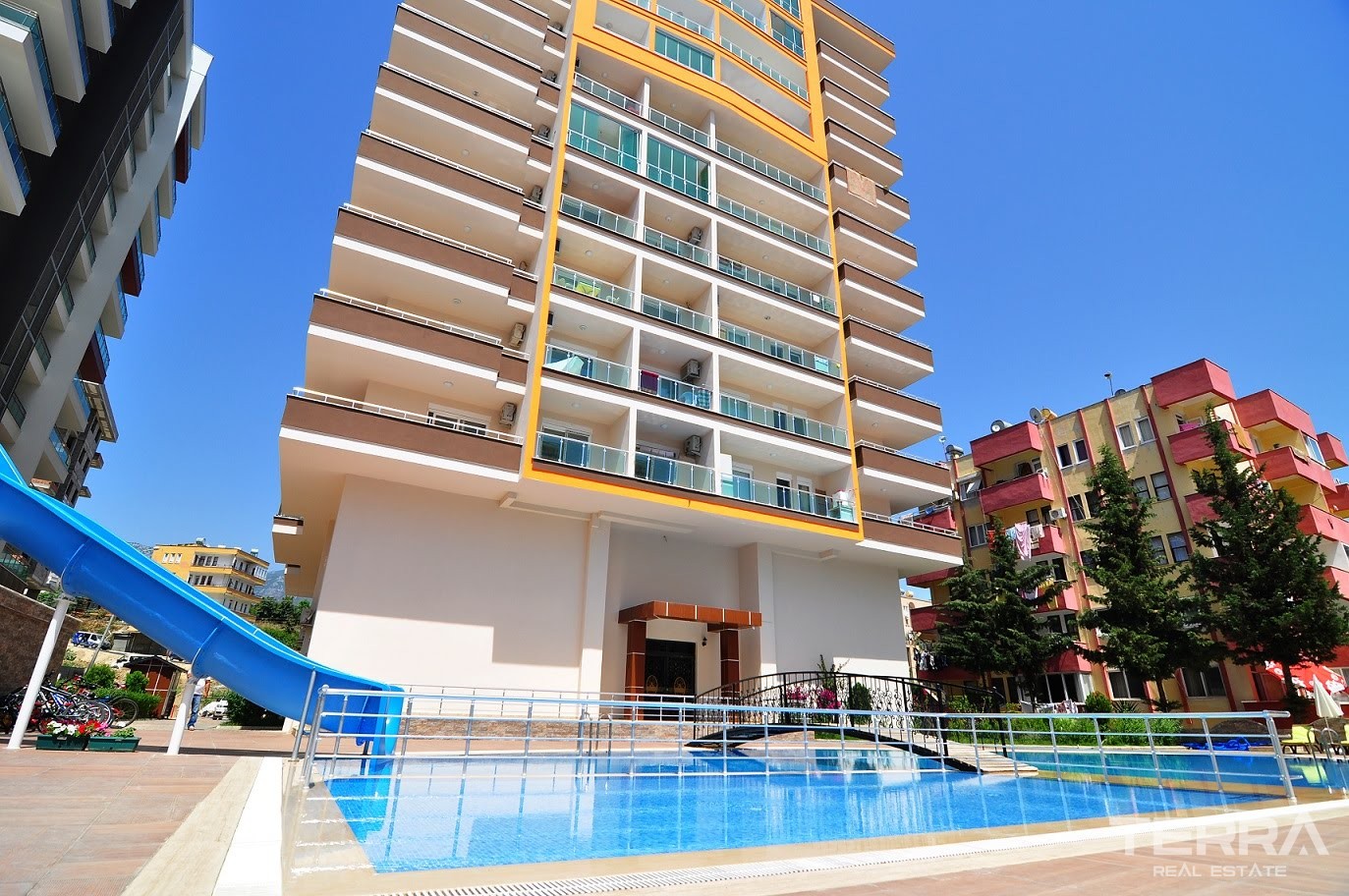 Bargain sea view apartment for sale in Mahmutlar, Alanya - 11920