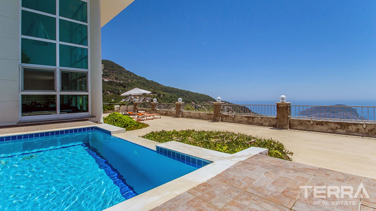 Spacious villa with private pool in Alanya - 11393
