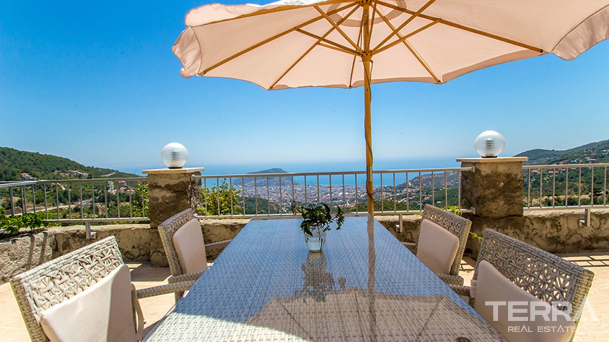 Spacious villa with private pool in Alanya - 11395