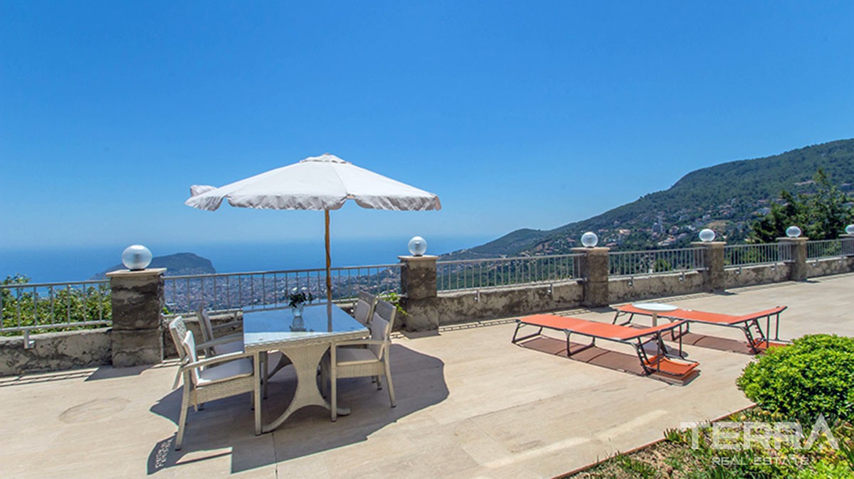 Spacious villa with private pool in Alanya - 11397