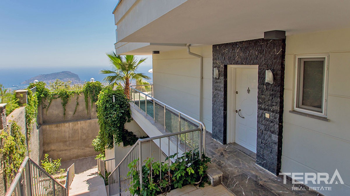 Spacious villa with private pool in Alanya - 11398