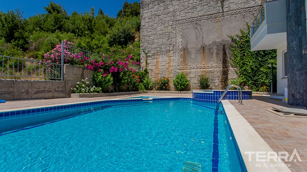 Spacious villa with private pool in Alanya - 11401
