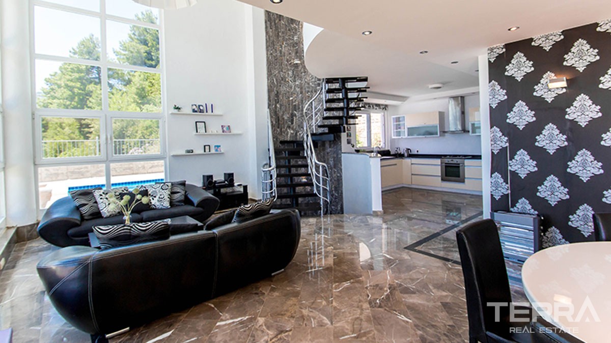 Spacious villa with private pool in Alanya - 11404
