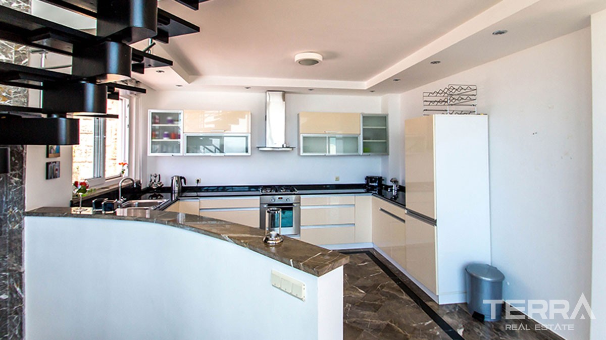 Spacious villa with private pool in Alanya - 11405
