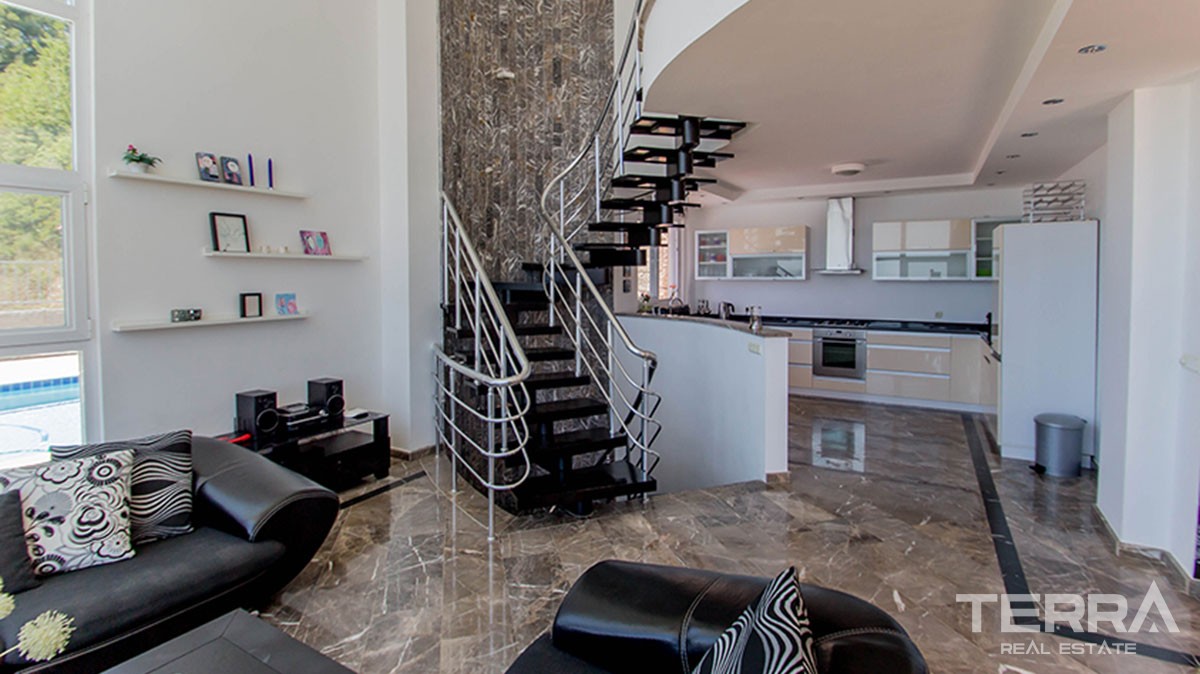 Spacious villa with private pool in Alanya - 11407