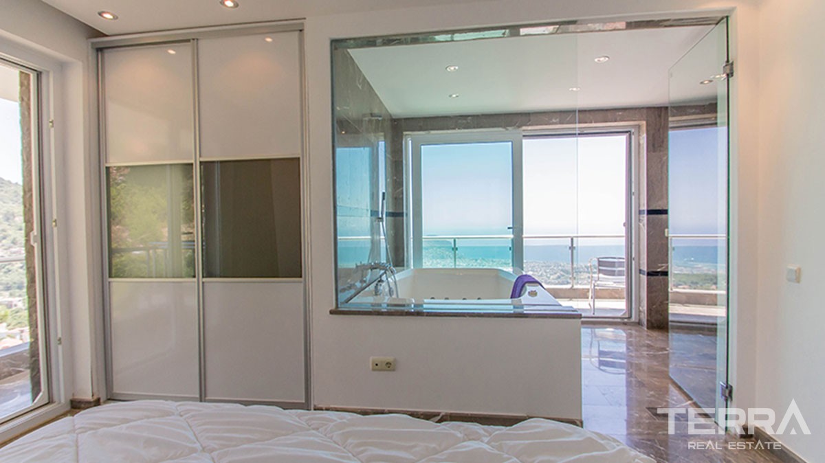Spacious villa with private pool in Alanya - 11409