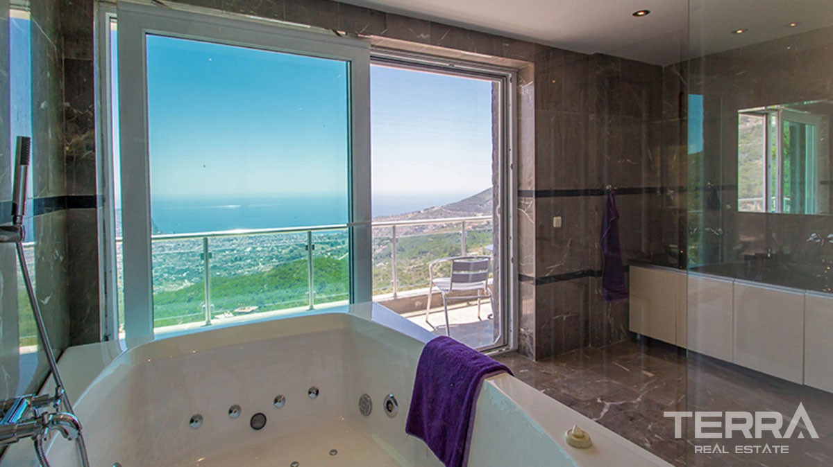 Spacious villa with private pool in Alanya - 11411