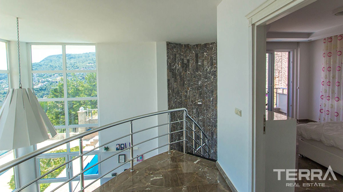 Spacious villa with private pool in Alanya - 11412