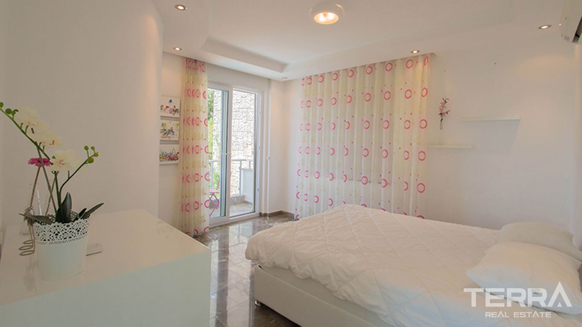 Spacious villa with private pool in Alanya - 11413