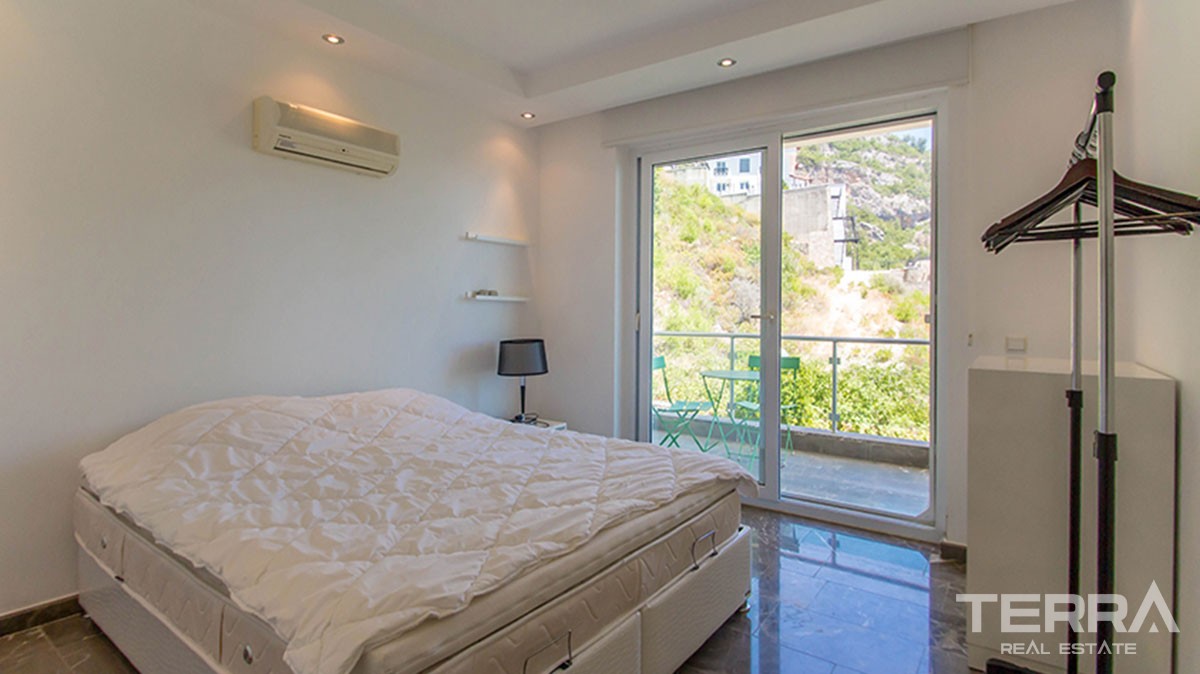 Spacious villa with private pool in Alanya - 11414