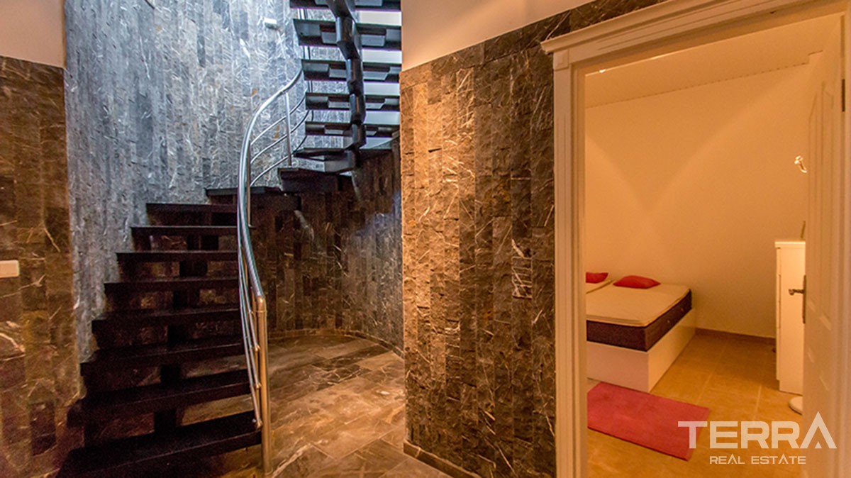 Spacious villa with private pool in Alanya - 11417