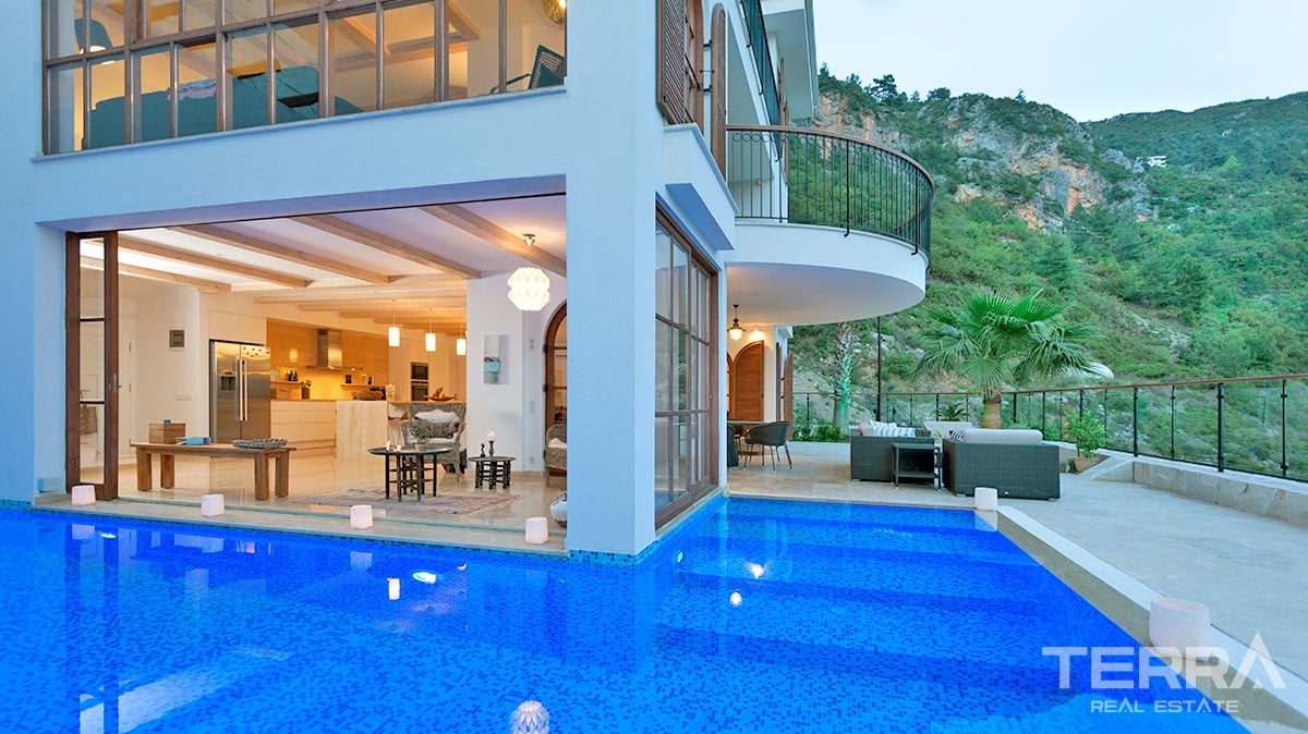 Luxury Detached Villa With Stunning Sea-View to Buy in Alanya Bektaş