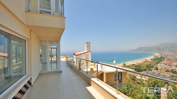 Meerblick Villa zum Verkauf in Alanya mit Blick auf Cleopatra Beach
