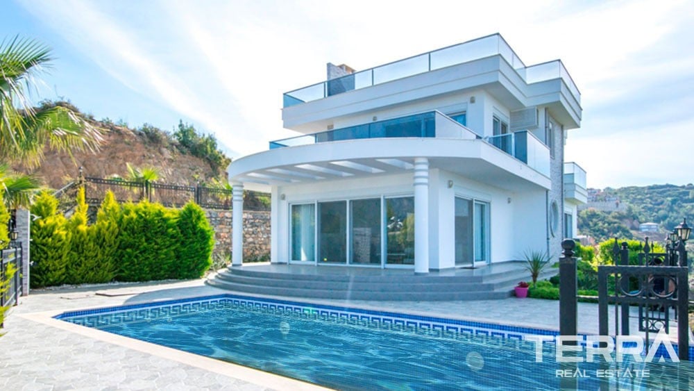 Freistehende Villa mit Meerblick zum Verkauf in Kargıcak, Alanya