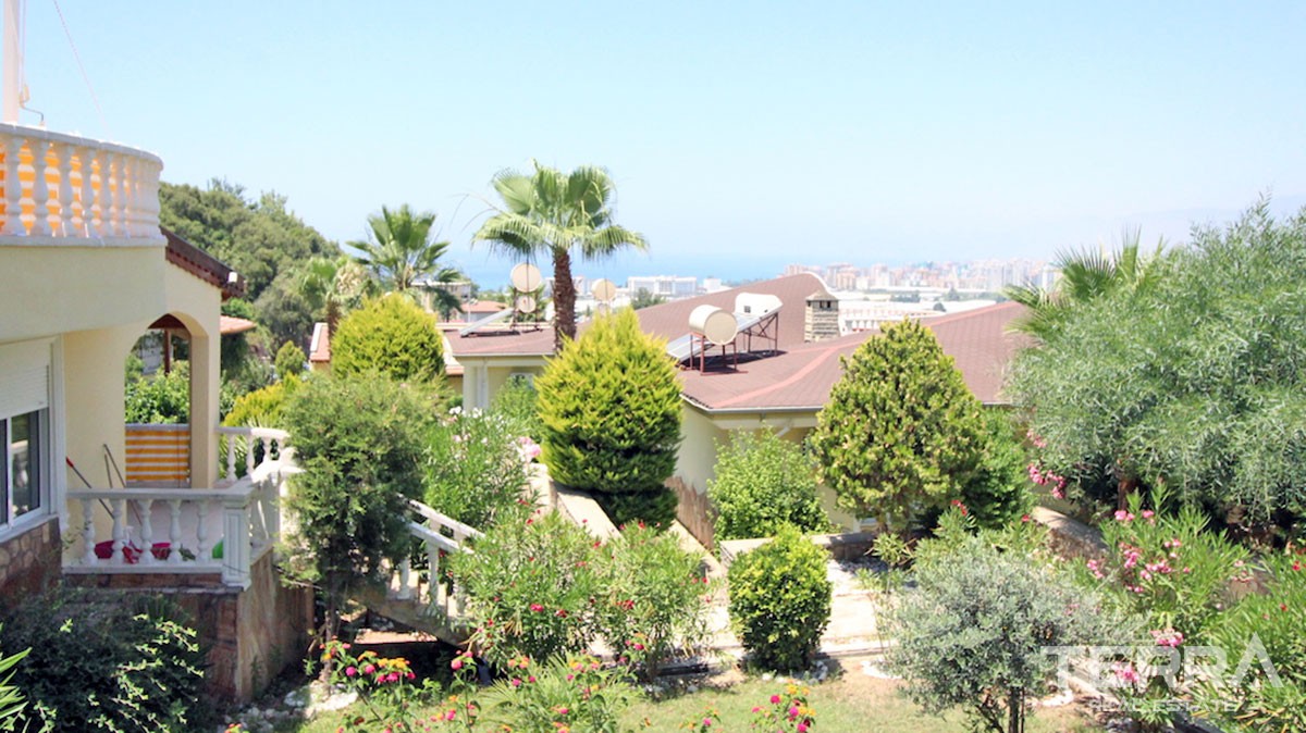 Fully furnished detached villa for sale in Alanya, Kargıcak - 12168