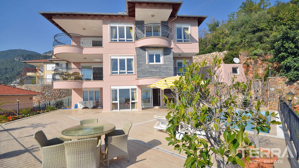 Endlose Meerblickvilla zum Verkauf in Alanya Bektaş