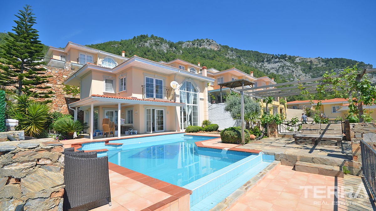 Detached villa for sale in Alanya with private pool