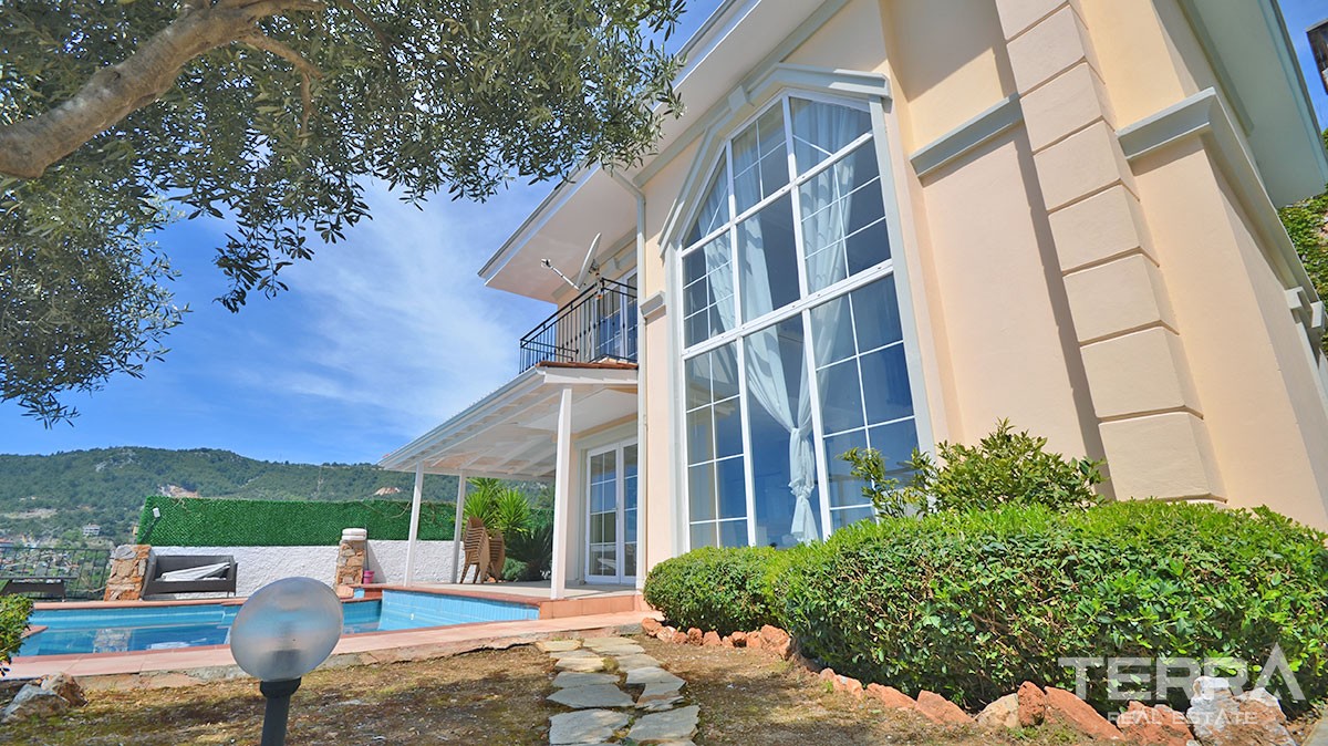 Detached villa for sale in Alanya with private pool - 12446