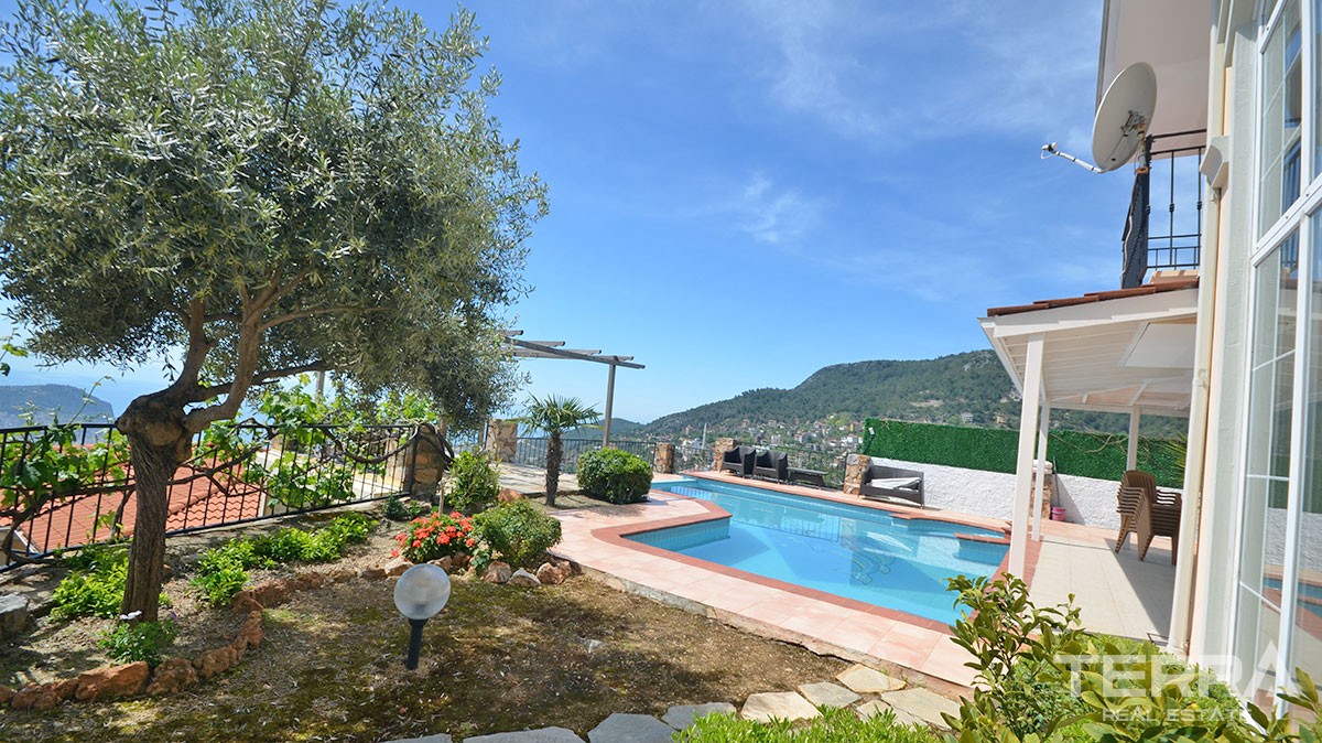 Detached villa for sale in Alanya with private pool - 12447
