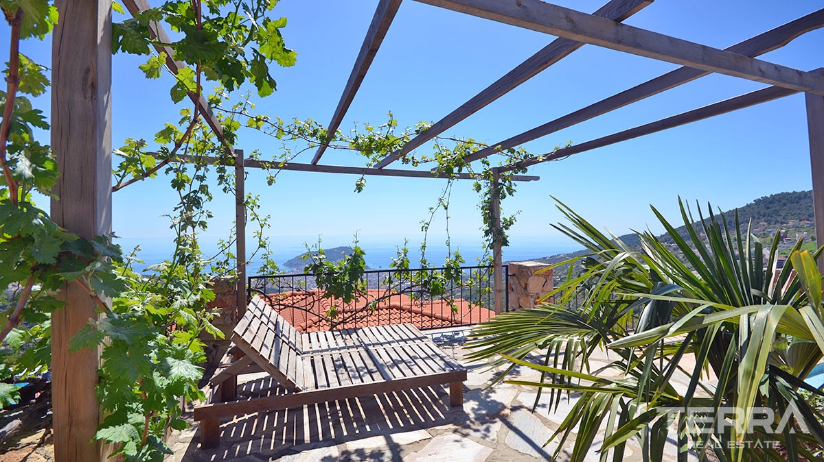 Detached villa for sale in Alanya with private pool - 12452