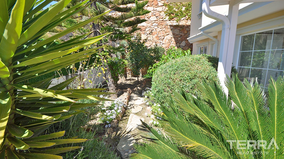 Detached villa for sale in Alanya with private pool - 12453