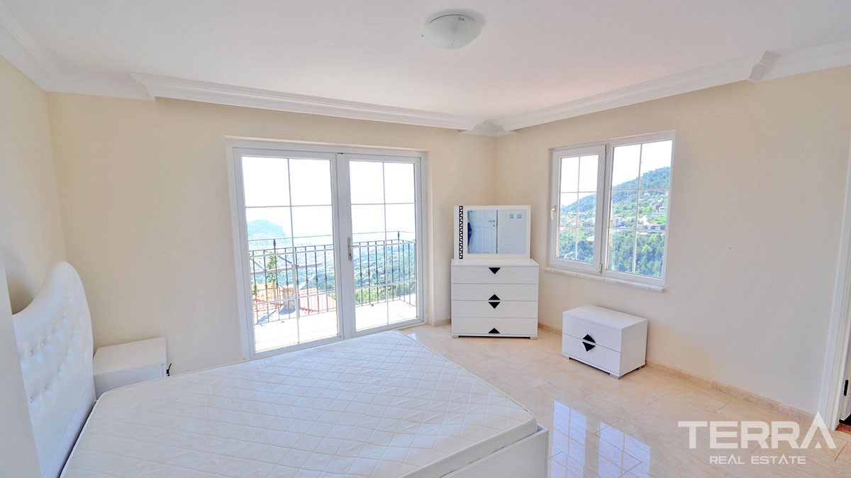 Detached villa for sale in Alanya with private pool - 12467