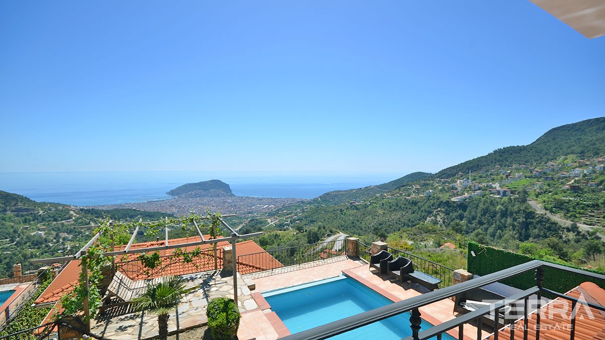 Detached villa for sale in Alanya with private pool - 12471