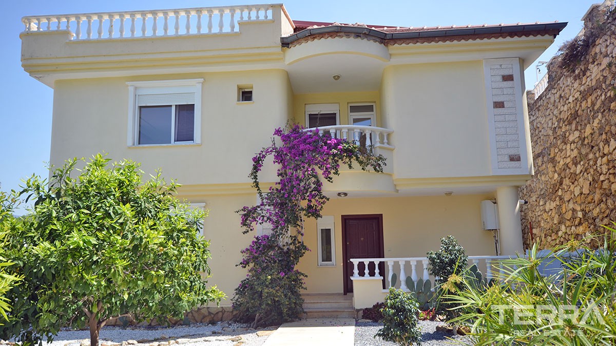 Detached villa for sale with private garden in Kargicak, Alanya - 12636
