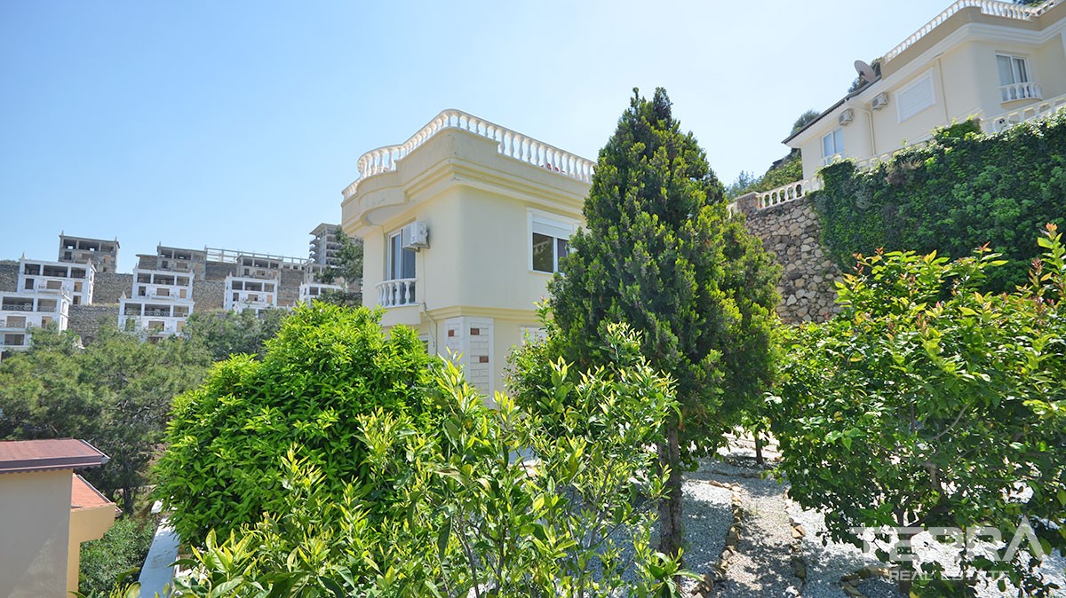 Detached villa for sale with private garden in Kargicak, Alanya - 12638