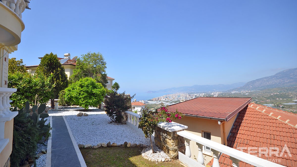 Detached villa for sale with private garden in Kargicak, Alanya - 12639